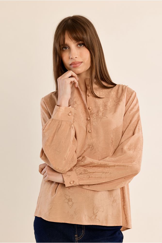 Blouse col montant froncé