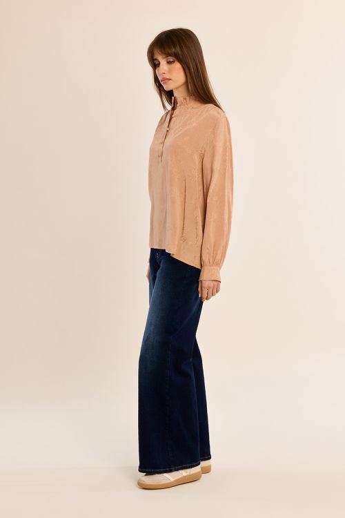 Blouse col montant froncé