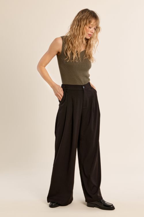 Pantalón largo perneras anchas