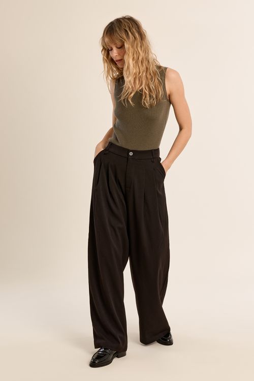 Pantalón largo perneras anchas