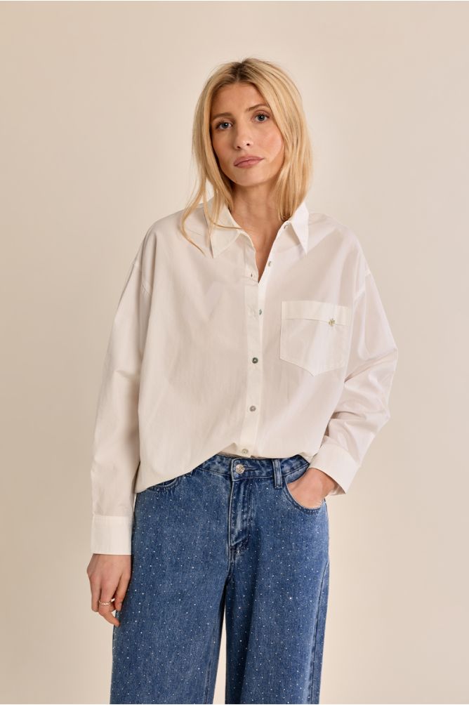 Straight shirt with embroidered clover