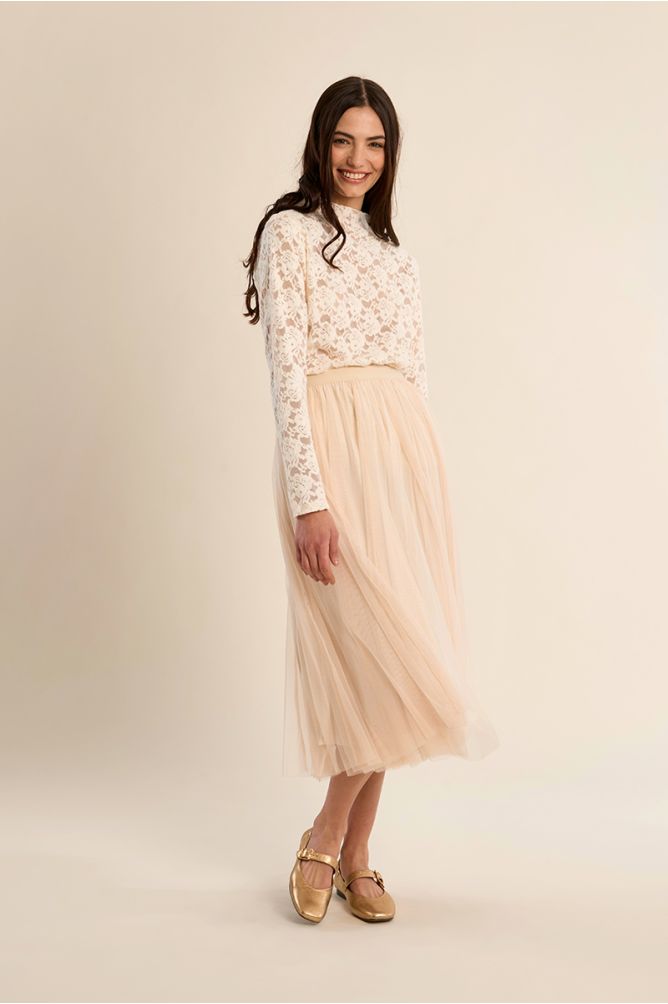 Top en dentelle semi-transparente