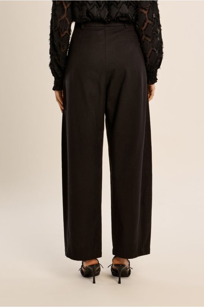 Wide leg pleated trousers