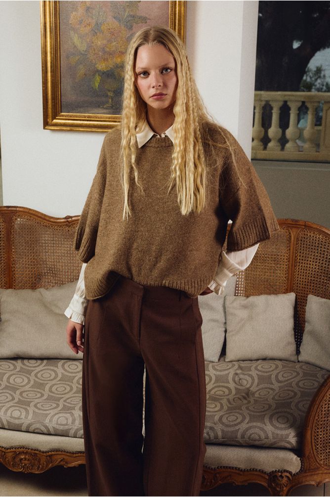 Wide leg pleated trousers