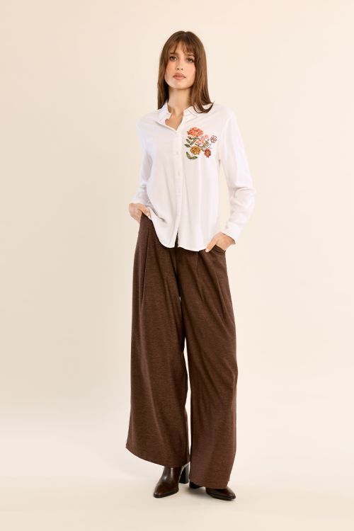 Chemise droite à fleurs brodées