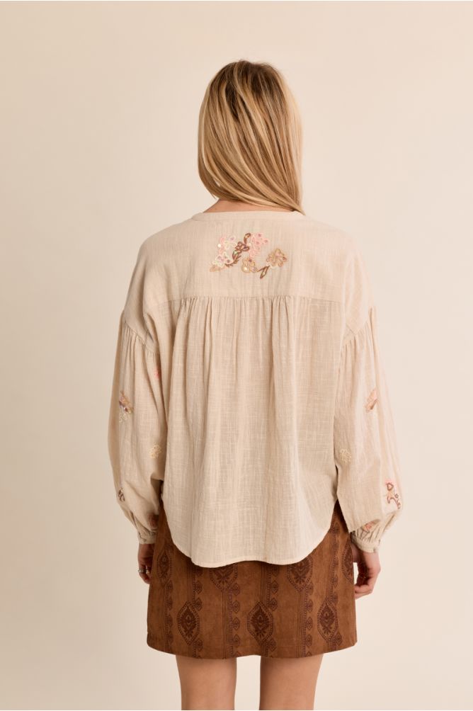 Straight blouse with buttons