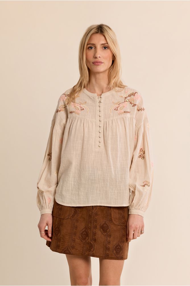 Straight blouse with buttons