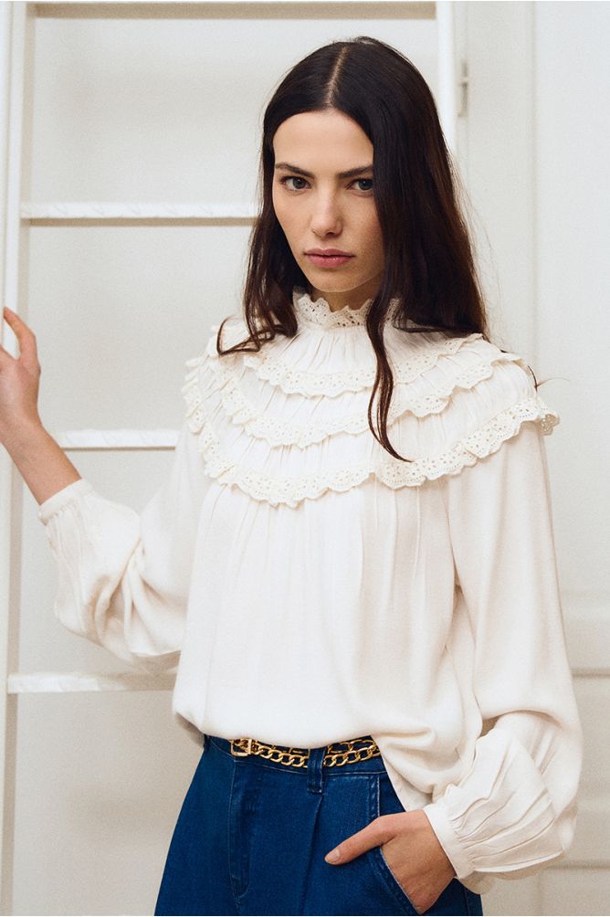 Blusa de manga larga detalle volantes
