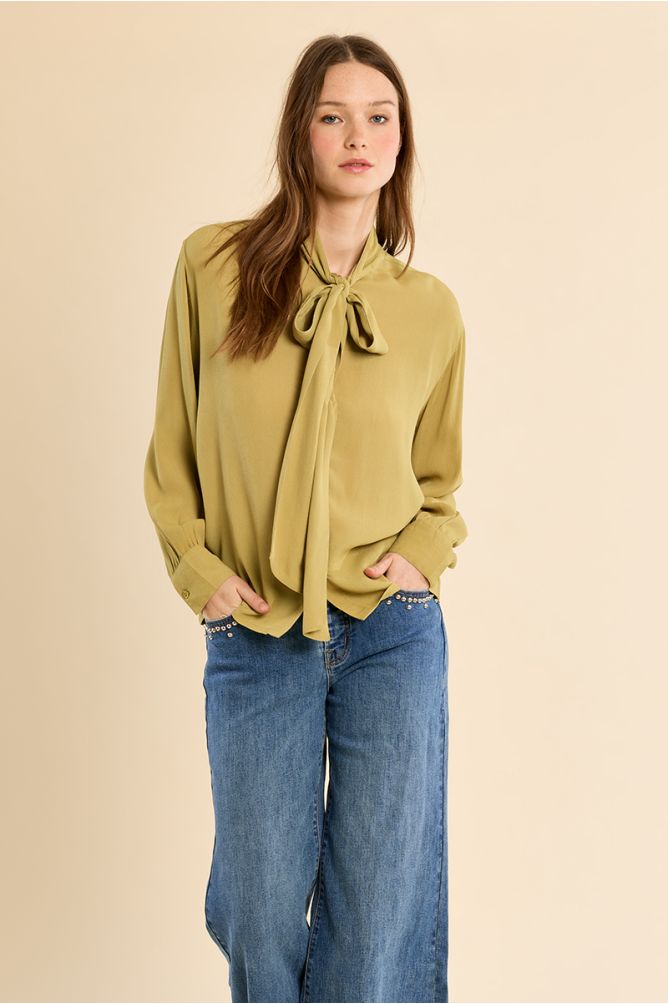 Blouse à col lavallière