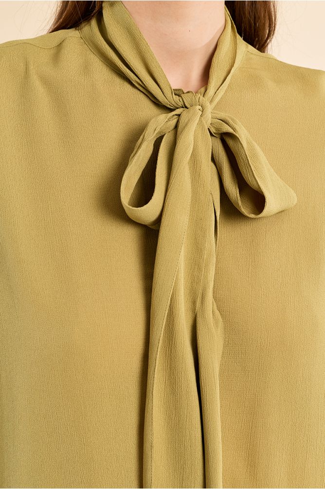 Blouse à col lavallière