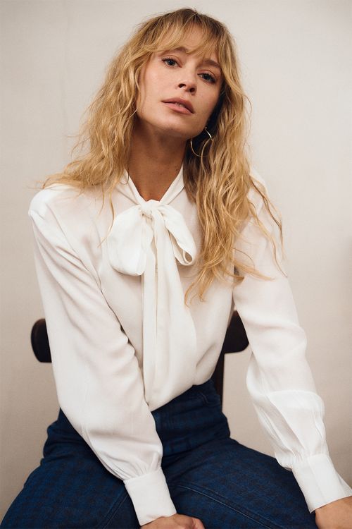Blouse with collar