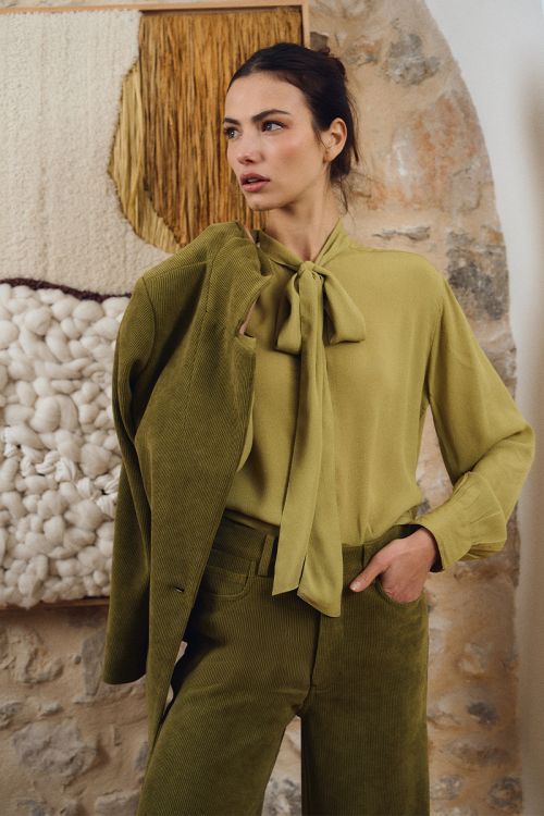 Blouse à col lavallière