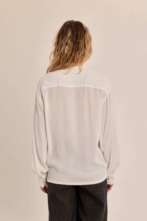 Blouse with collar