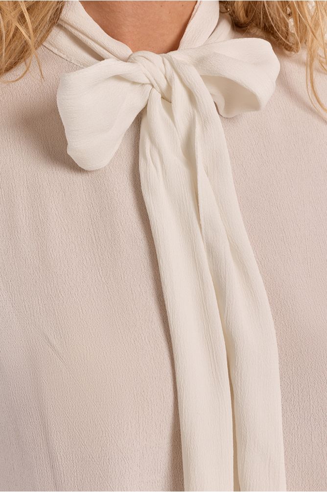 Blouse à col lavallière