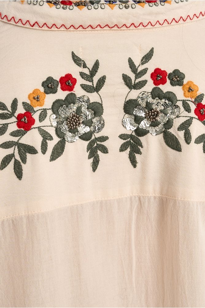 Chemise brodée à fleurs