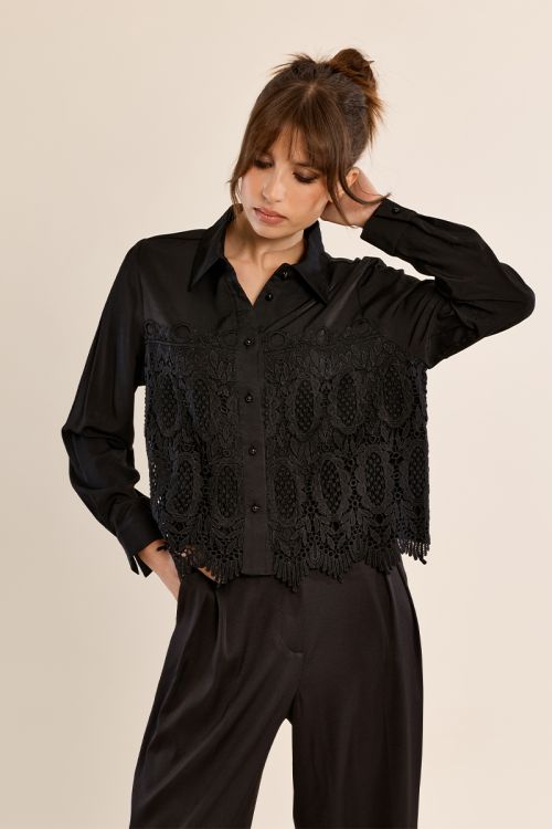 Short embroidered shirt