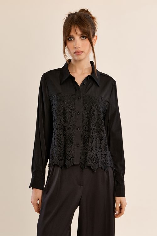 Short embroidered shirt