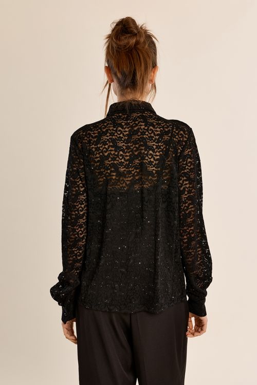 Chemise en dentelle transparente