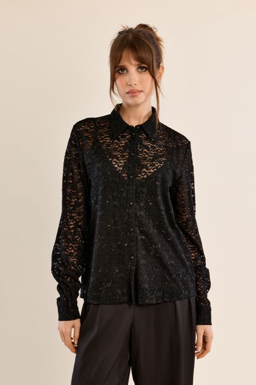 Chemise en dentelle transparente