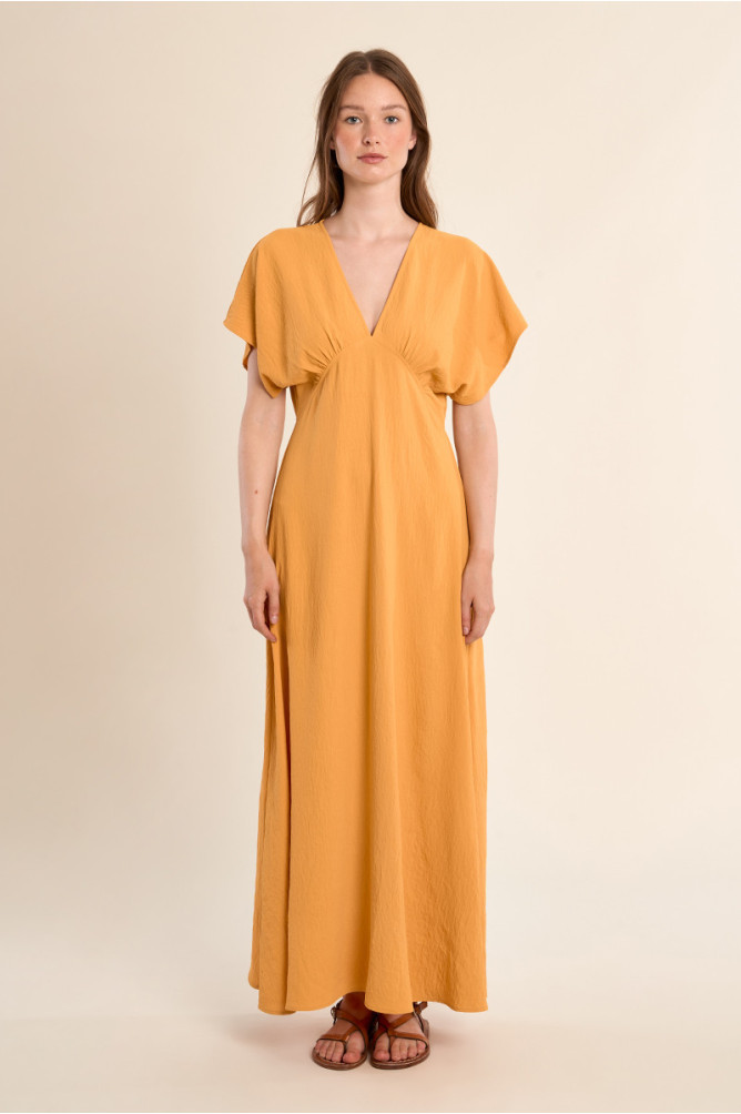 Robe longue, col V