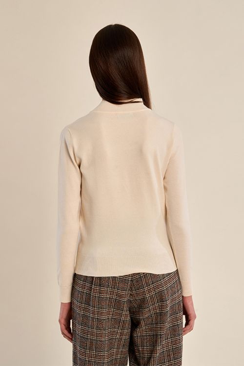 Pull en maille fine, détail nœud