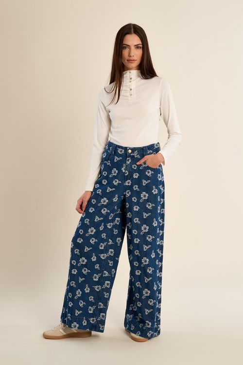 Pantalón vaquero con estampado