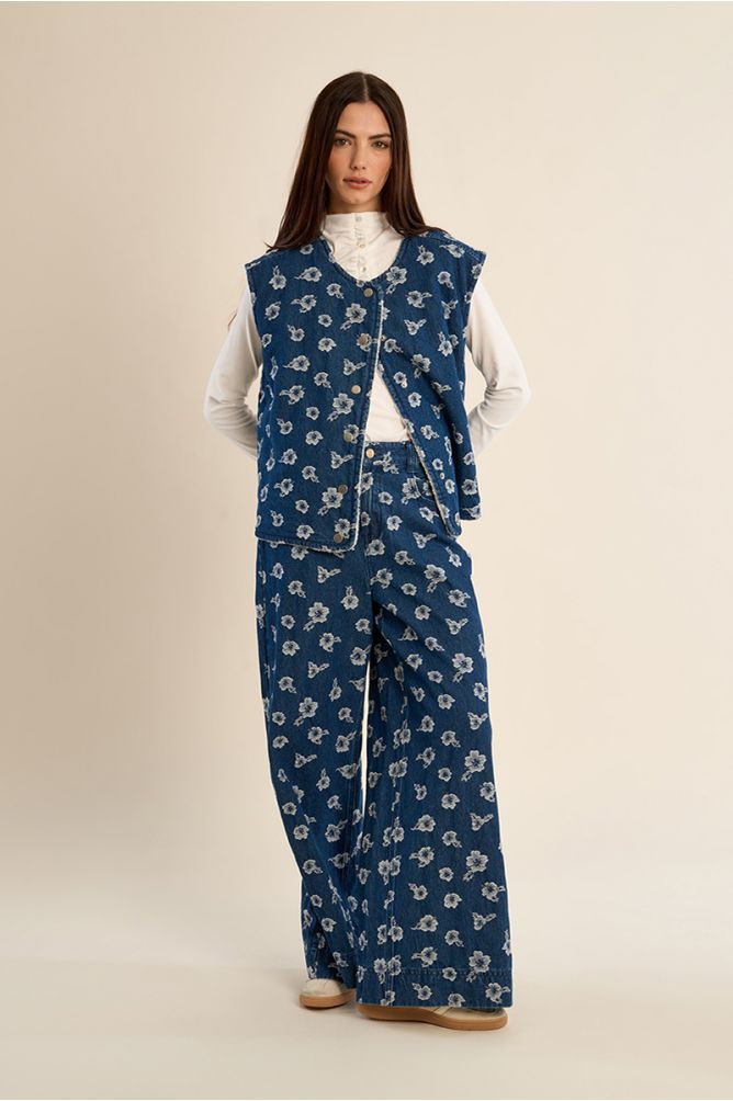 Veston en denim fleuri, sans manches