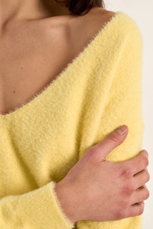 Pull duveteux, col V