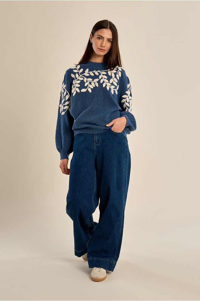 Pull col montant, broderies florales