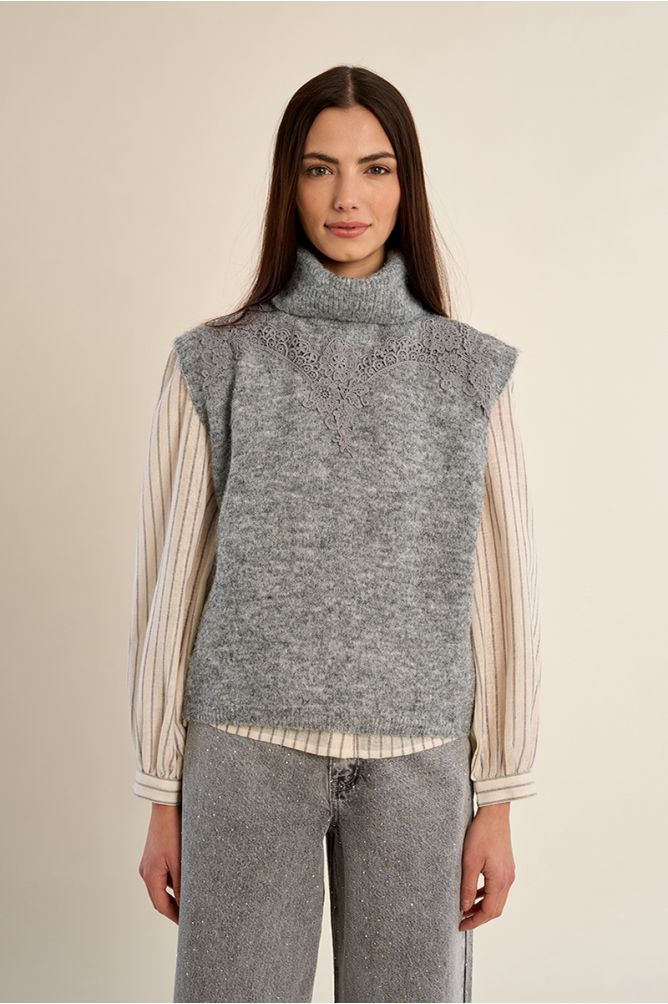 Pull sans manches, col roulé brodé
