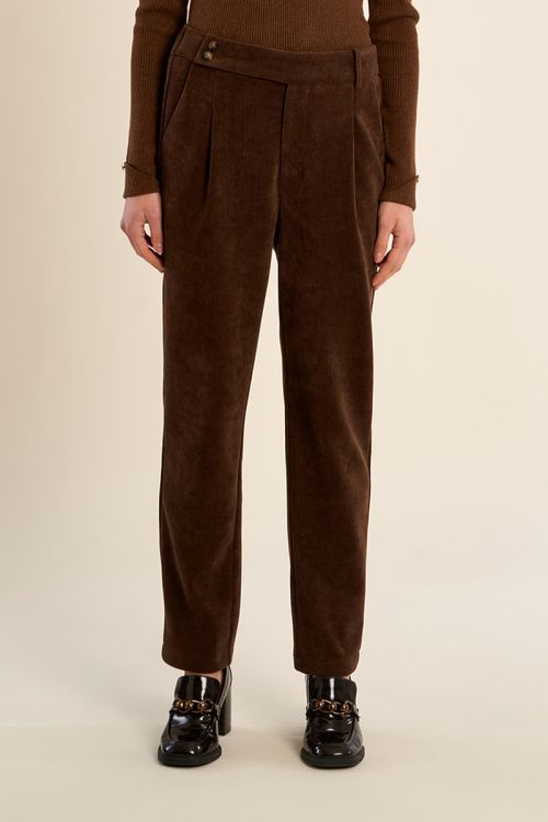 Carrot velvet trousers