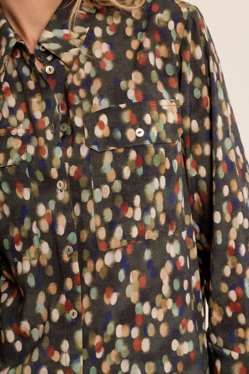 Short shirt with polka dot pattern
