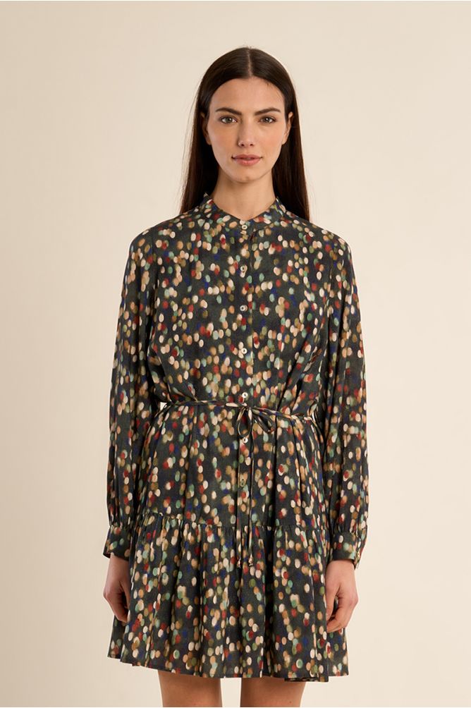 Robe courte à volant, nouée