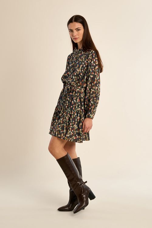 Robe courte à volant, nouée