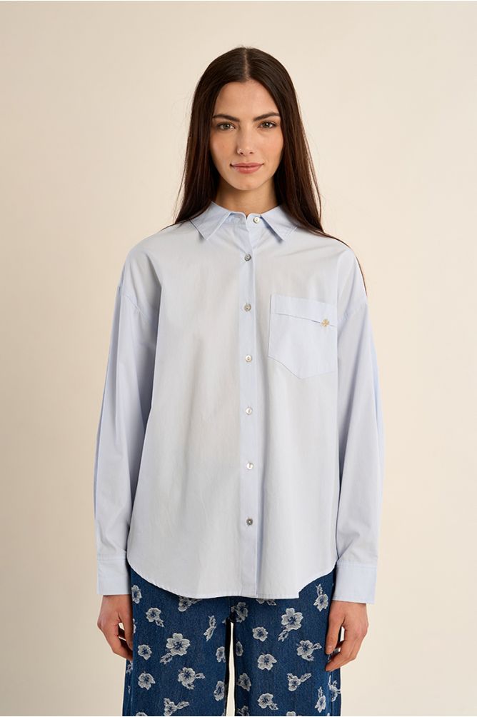 Straight shirt with embroidered clover