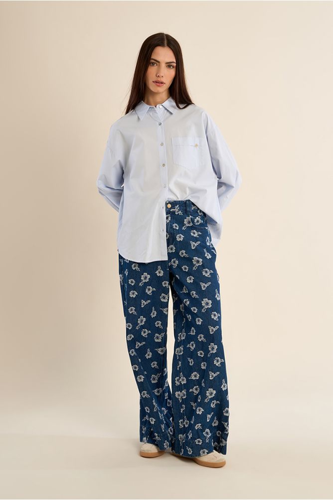 Straight shirt with embroidered clover