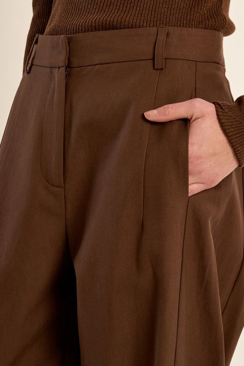 Wide leg pleated trousers