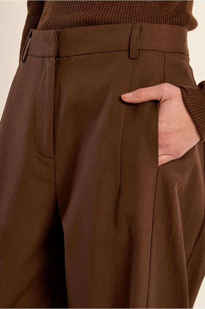 Wide leg pleated trousers
