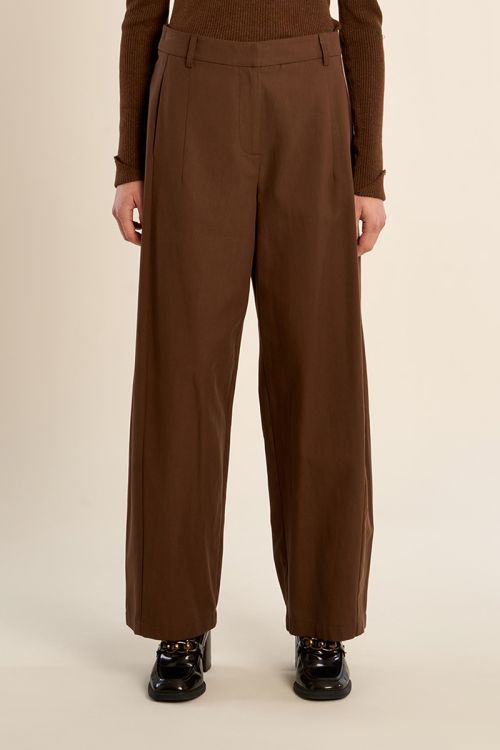 Wide leg pleated trousers