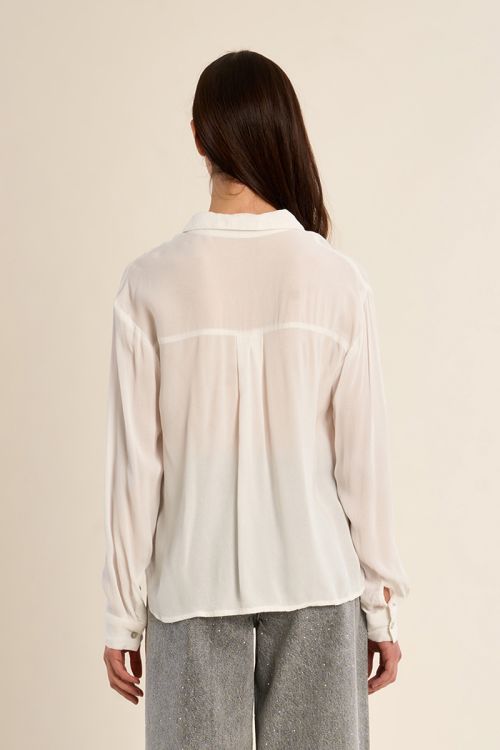 Straight and flowing shirt