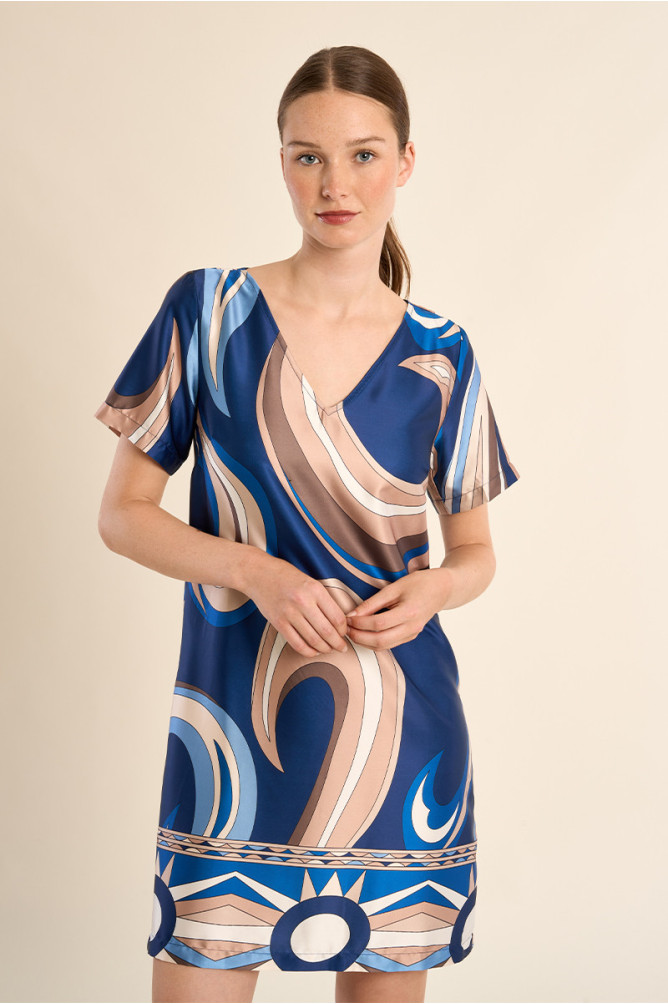 Vestido de manga corta, estampado fantasía.