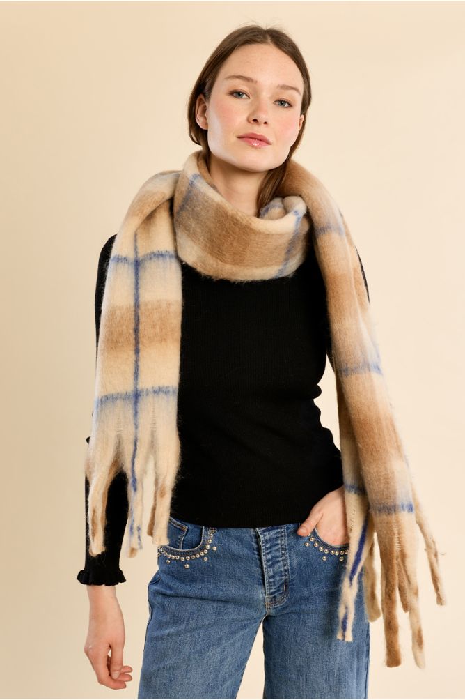 Bufanda con flecos y estampado