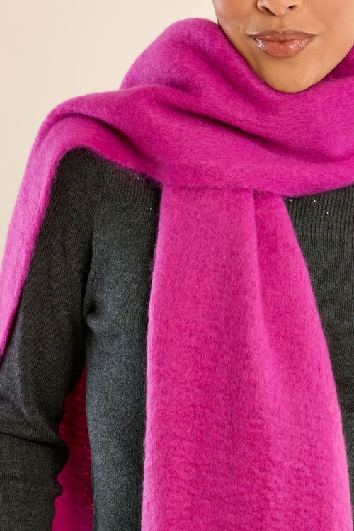 Plain scarf, fringed