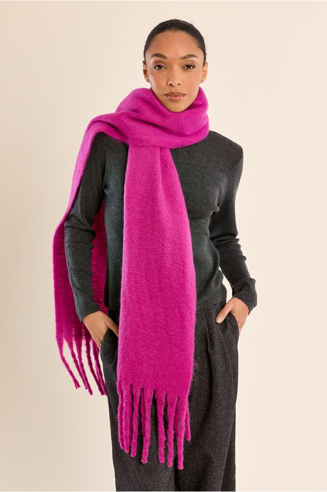 Plain scarf, fringed