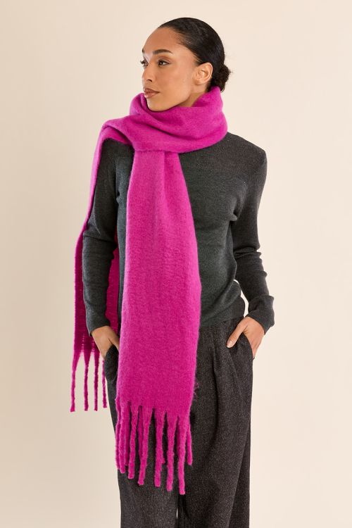 Plain scarf, fringed