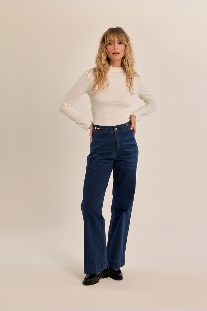 Flared denim, buckle detail