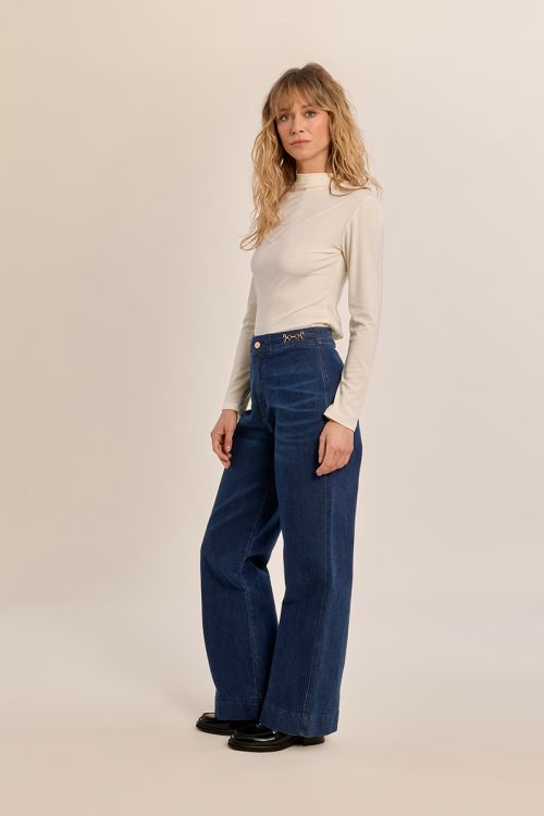 Pantalón vaquero acampanado