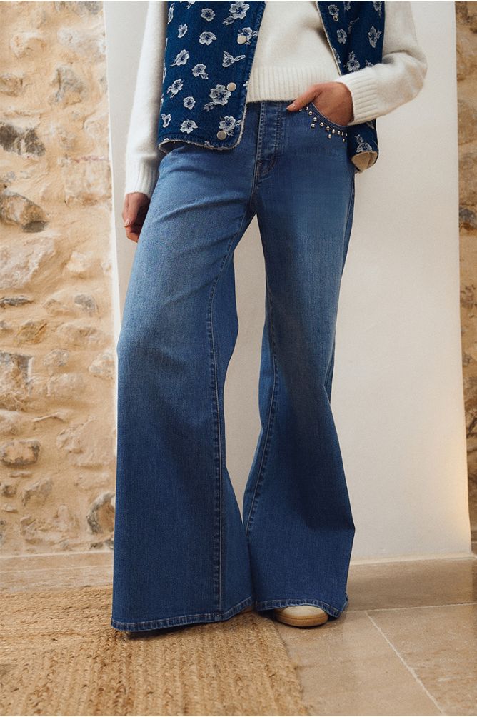 Pantalón vaquero acampanado