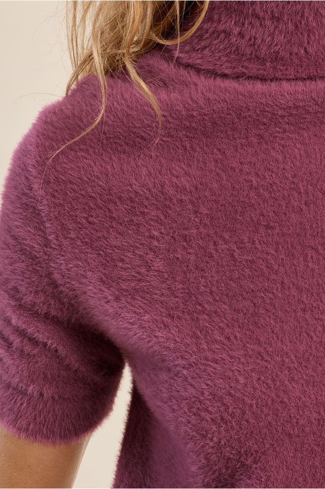 Fluffy, sleeveless sweater