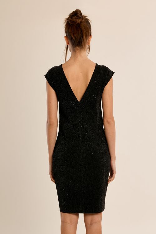 Vestido corto ajustado detalle hombreras